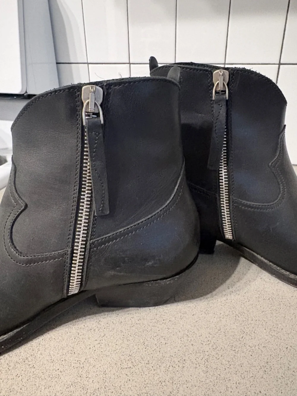 Golden Goose “Young” leather zip cowboy ankle boots - size 35 /approx size 5 US